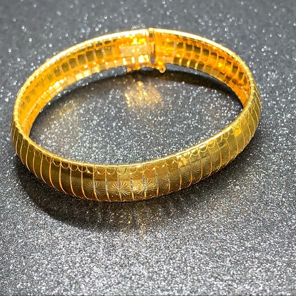 18KT Yellow Gold Over Sterling Silver Patterned Omega Bangle Bracelet 7.25” - Picture 7 of 17